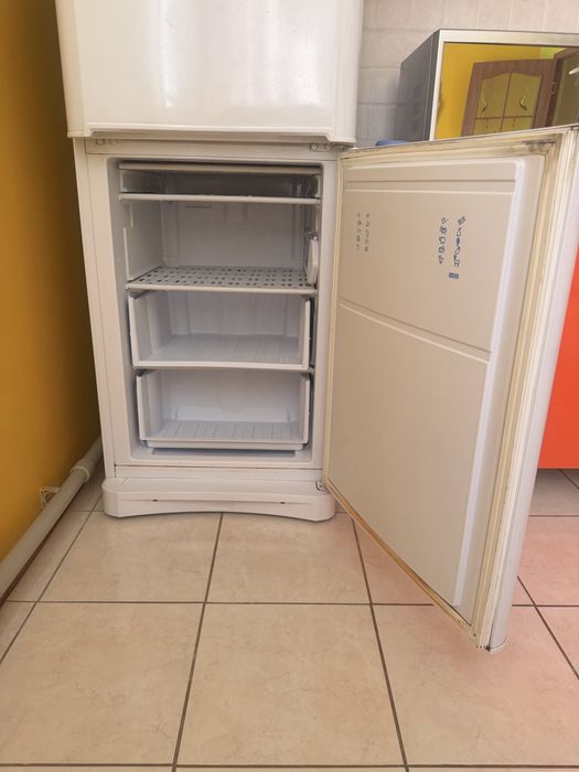 Холодильник Indesit