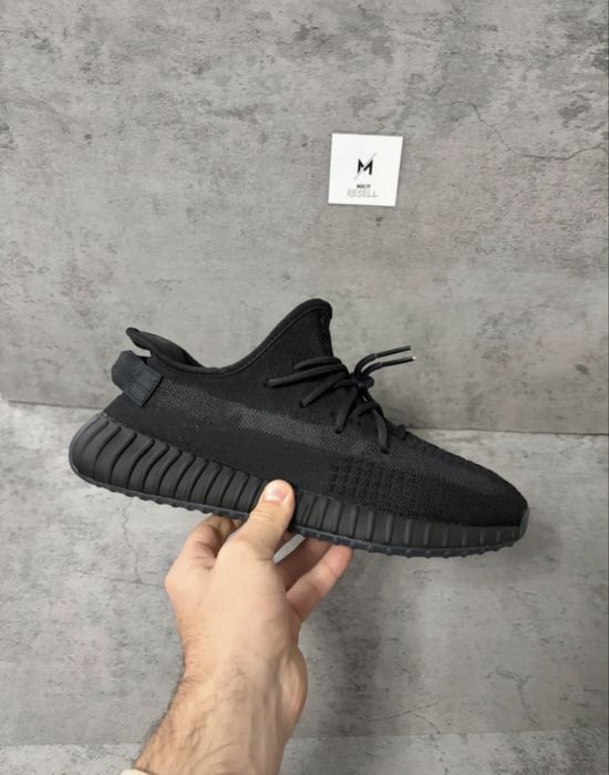 Yeezy 350 Full Black