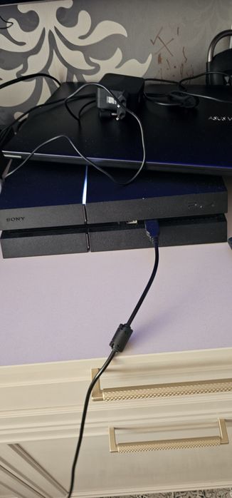 Продам Playstation 4
