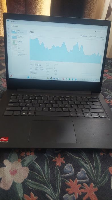 Laptop Lenovo V14-ADA | AMD Ryzen 3 3250U | 6GB RAM | SSD NVMe | Ecran 14" Full HD