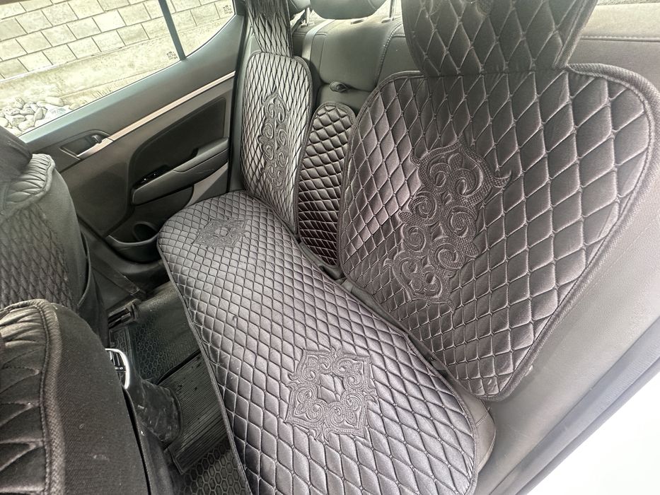 Чехлы в хорошем состояний универсальные