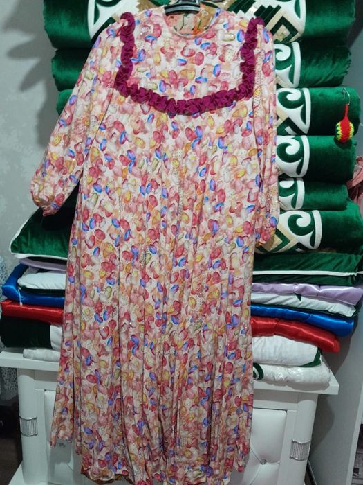 Әр түрлі киімдер.