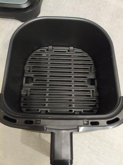 Еърфрайър Tefal LF 14 P черен