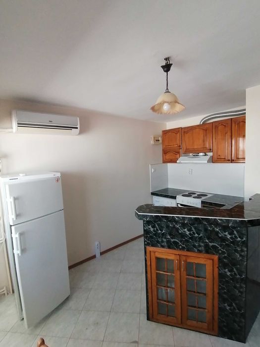 Дава се под наем Двустаен апартамент в Бургас, Славейков - 68 кв.м за 200 € - Снимка #2