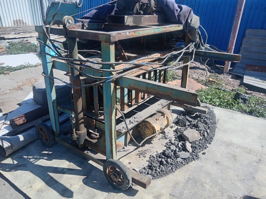 Продам шлакоблочный станок на 380