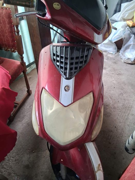 Vând scuter în 4 timpi pornire la buton și pedala detalii  în privat