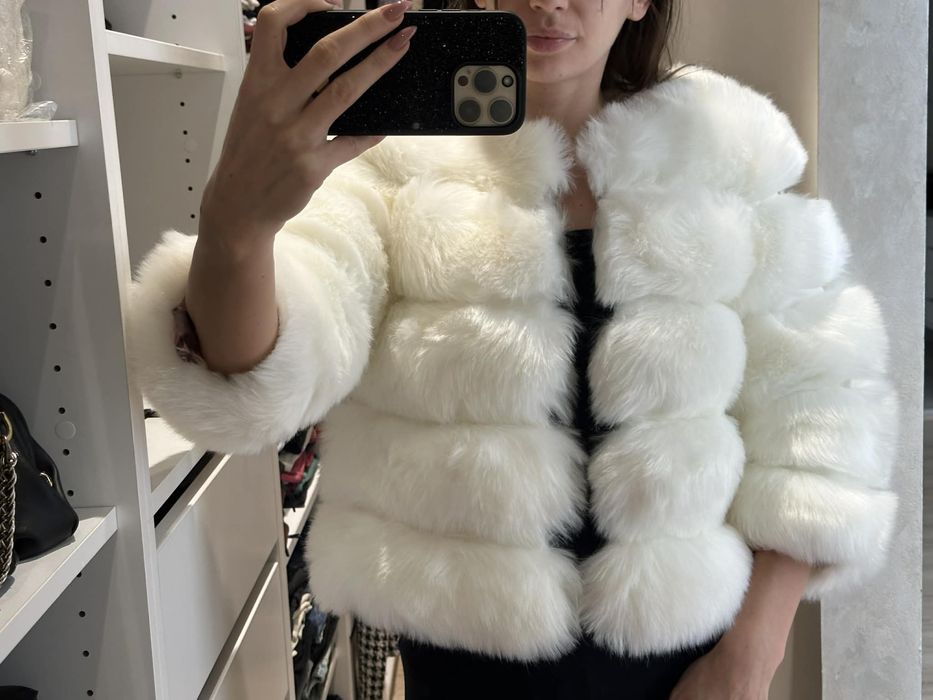 Дамско бяло палто с косъм