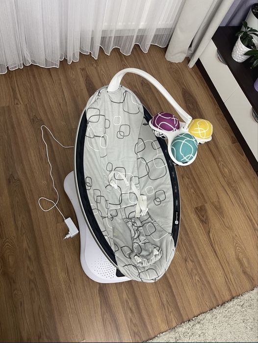 Продам качелю шезлонг 4 moms