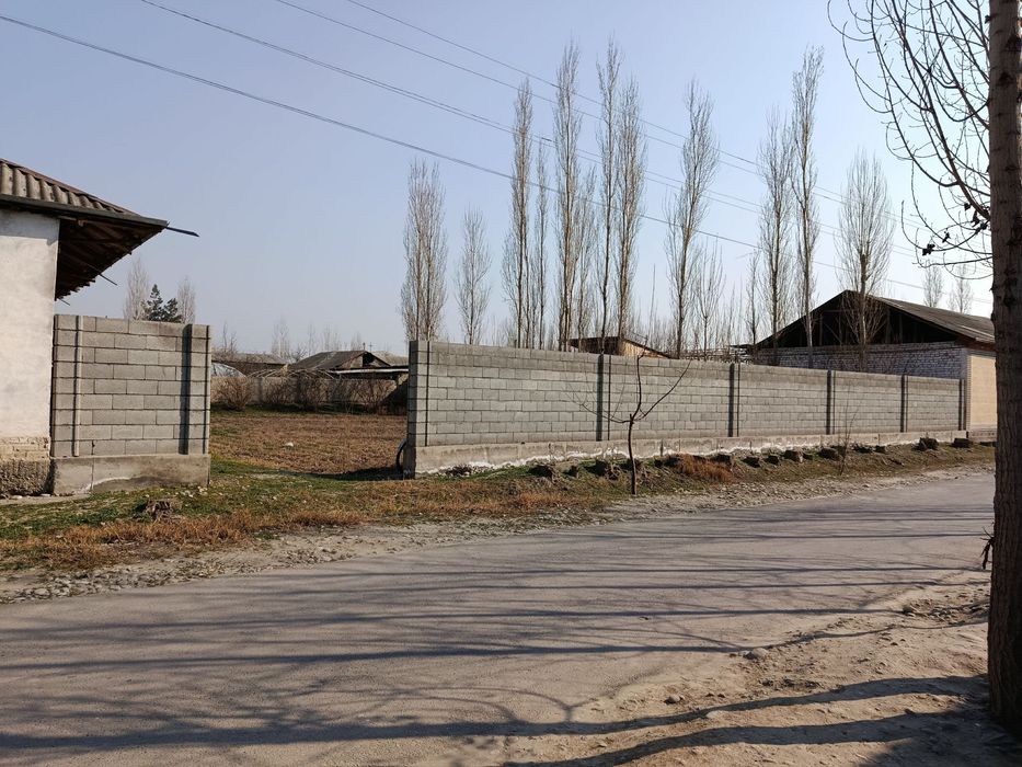 Toshloq tumaniga yaqin joyda yer uchastkasi sotiladi