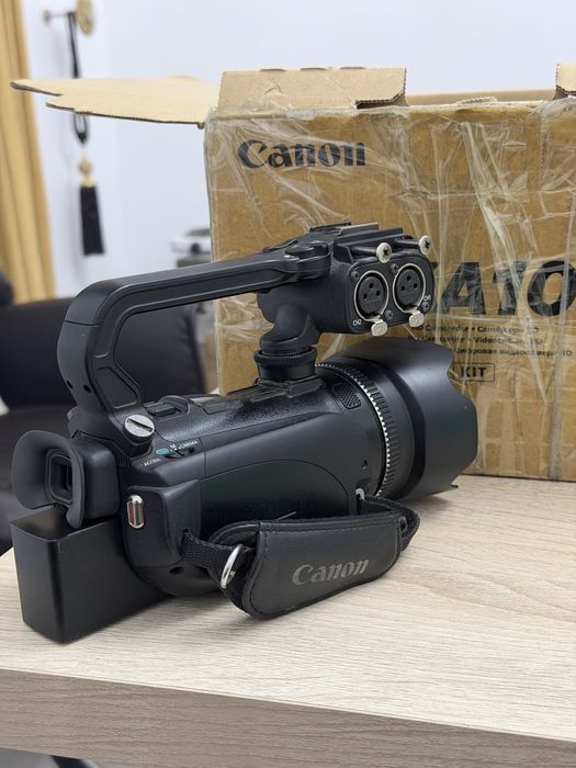 Canon XA 10 камера