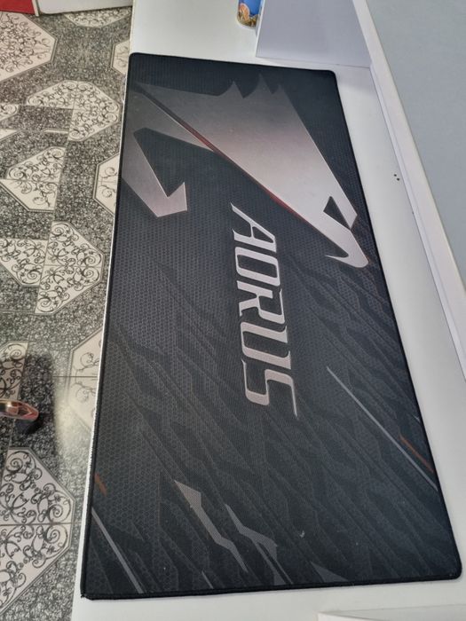 Naushnik V10 madel,  Kovrek 90,40sm,  X7 Klavetura, Mishka.