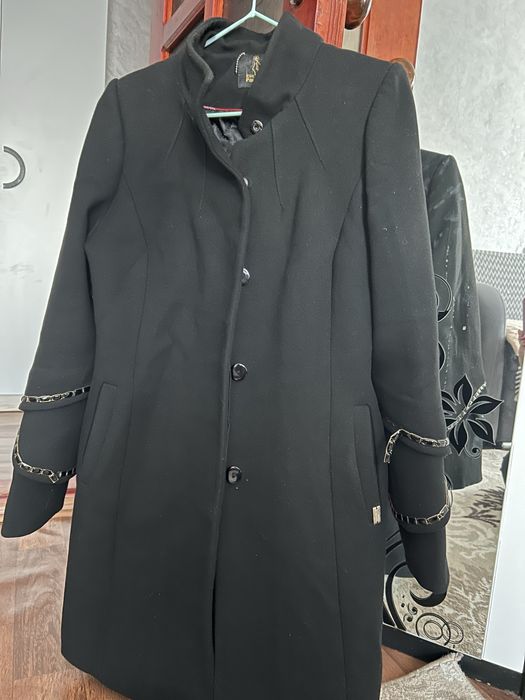 Күздік пальто сатамын  48 размер