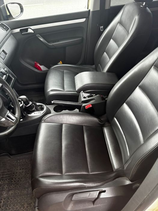 Vând Volkswagen Touran 1.6 TDI, cutie automată DSG, an fabricație 2013