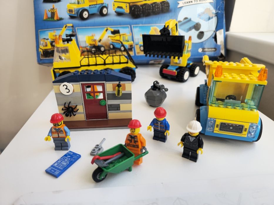 LEGO® City 4+ - Camioane de constructie si macara cu bila pentru demolari 60391, 235 piese