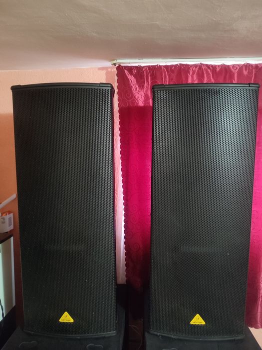 Vând doua boxe duble Behringer b2520 pro