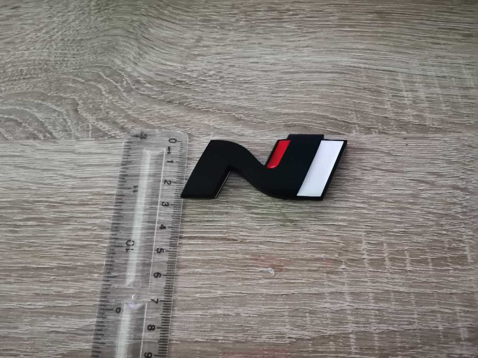 черна емблема Хюндай Ен Hyundai N