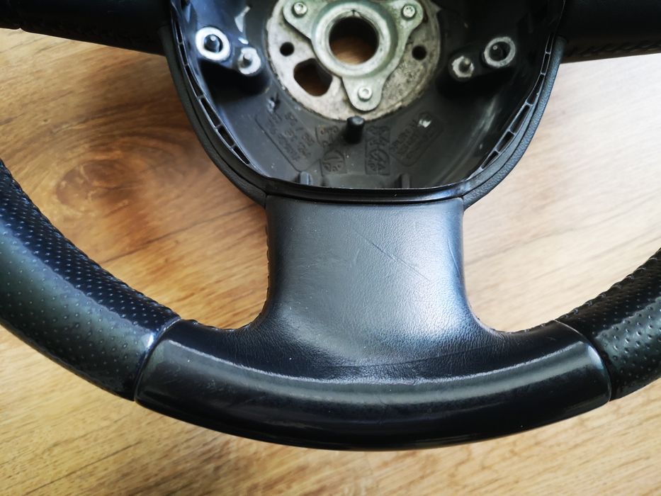 ВОЛАН AUDI A4 / A6 КОМПЛЕКТ в отлично състояние