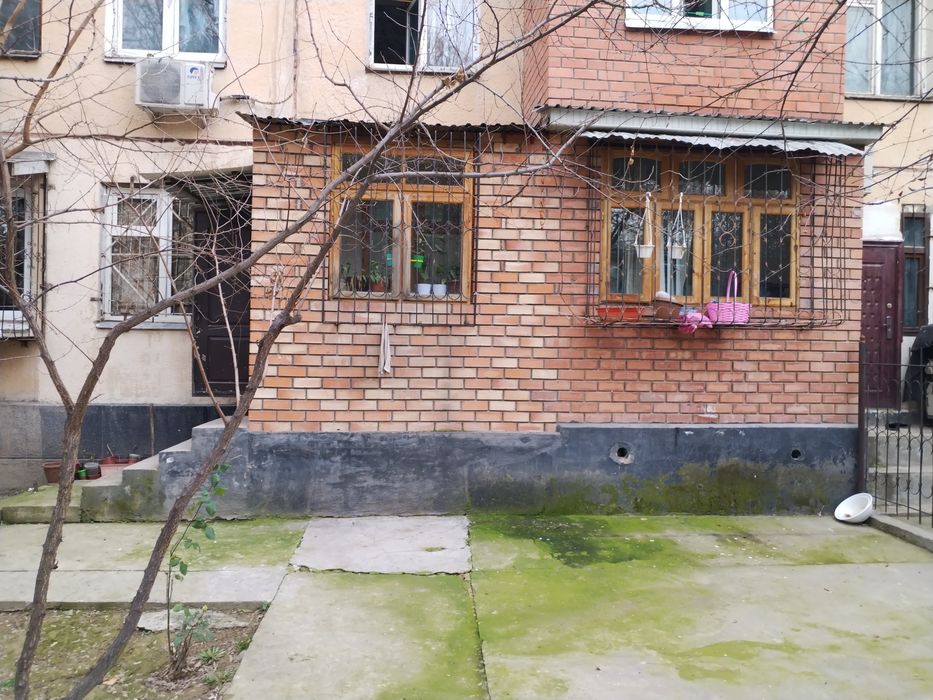 Чиланзар-24 дом 45 2/1/4 балкон 1,5х6