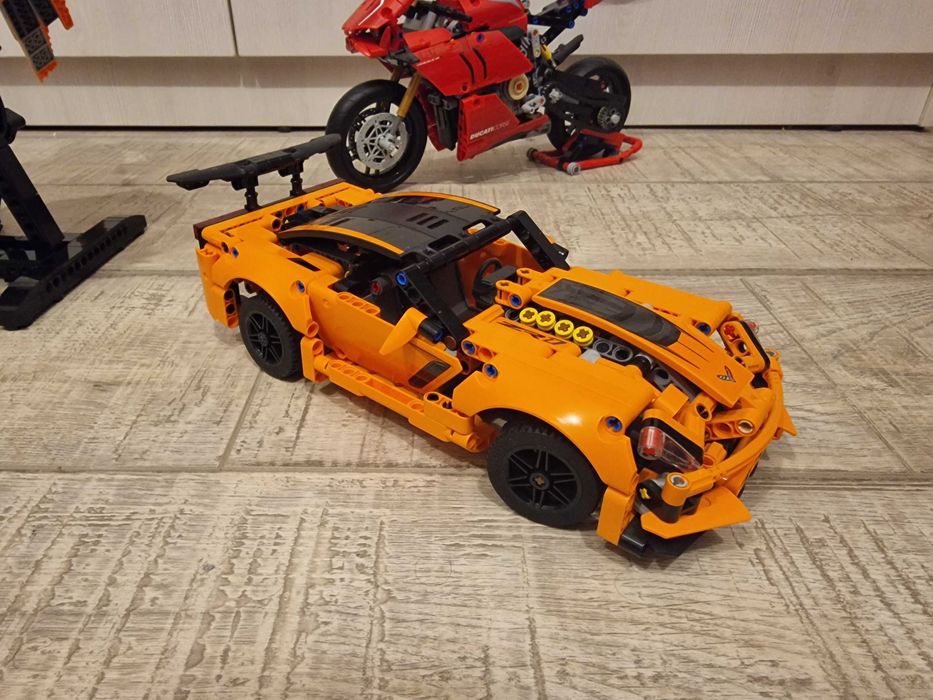 Lego Chevrolet Corvette ZR1 42093