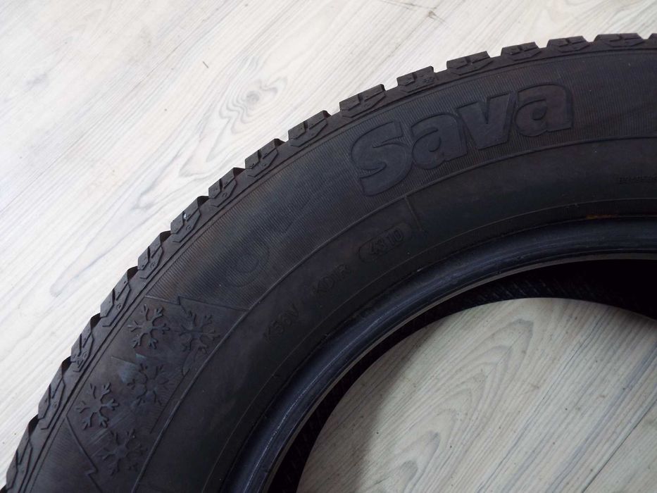 vand 2 anvelope iarna 215/65/16 sava eskimo hp pret 250lei amandoua