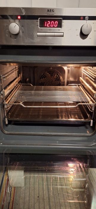 Фурна за вграждане AEG
