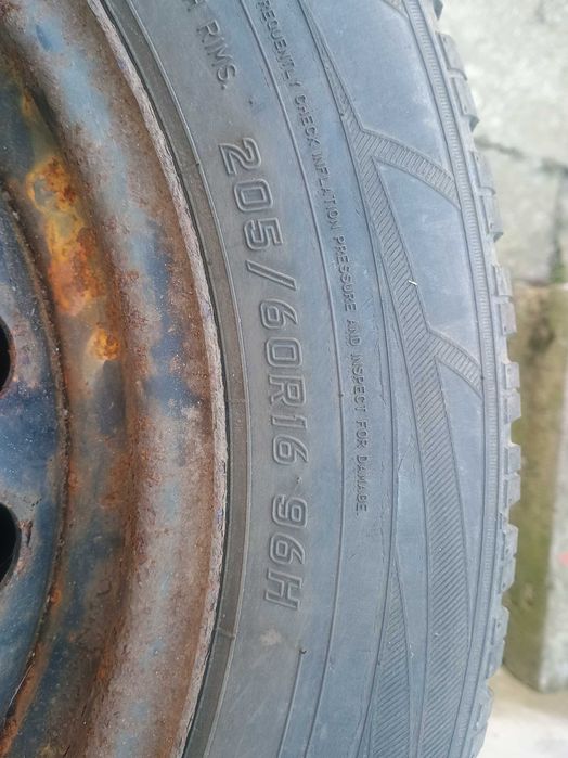 Anvelope 205/60/16 M+S,pe jante otel cu senzori presiune VW Sharan