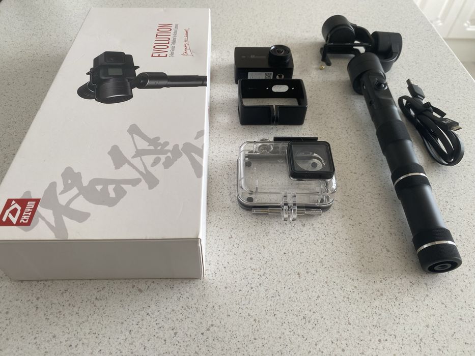 Екшън камера Xiaomi Yi 4k action camera и стабилизатор Zhiyun Evo Z1