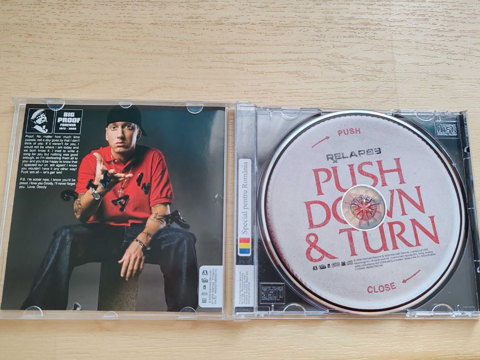 Музикални дискове Eminem,  Sugababes, Rihanna,  Nelly Furtado и  Justin Beaber