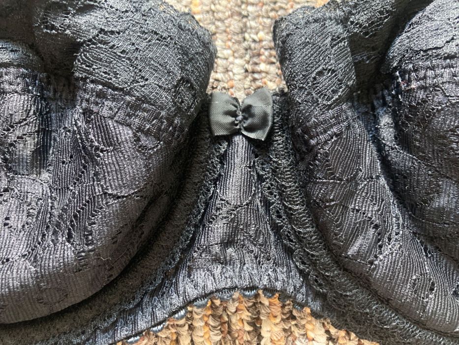 Sutien de dantelă căptușit și cu armătură Triumph, marimea 75B