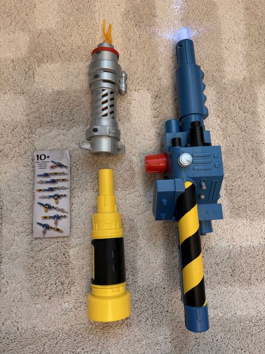 Blaster customizabil Ghostbusters Proton (Echipament de Vanatoare de Fantome pentru Copii )