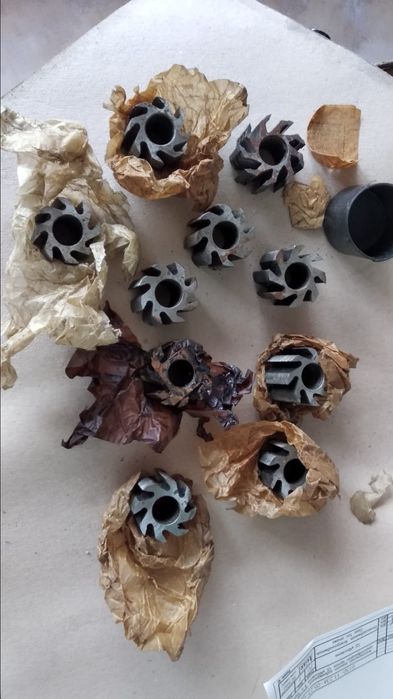 Продам фрезы и метчики