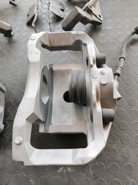 Предни спирачни апарати с дискове от BMW F10 F11 M50D 550D