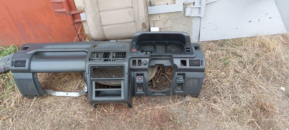 Продам. Передняя панель митсубиси паджеро 2