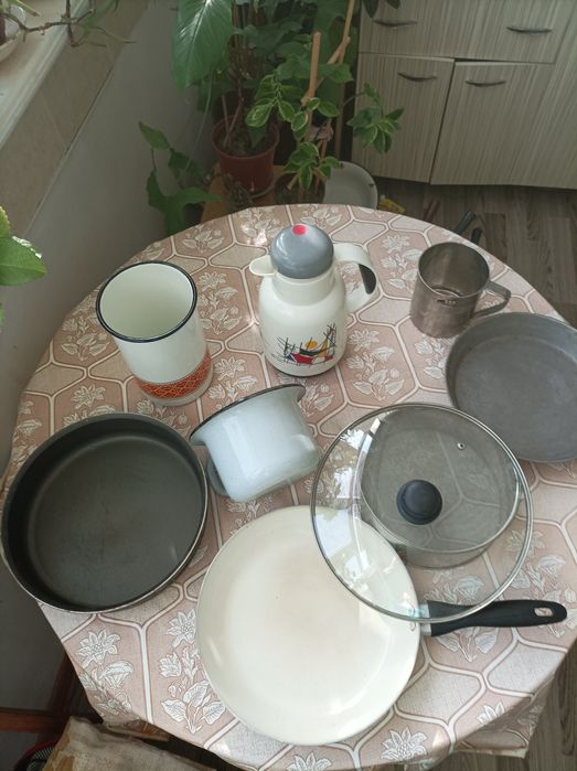 Сковорода и кухонные принадлежности