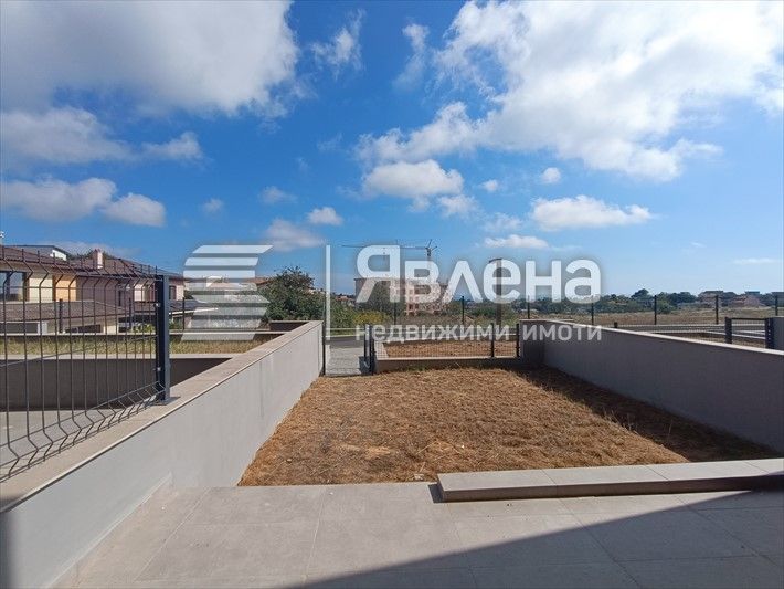 Двустаен партерен апартамент с морска панорама и Акт 16