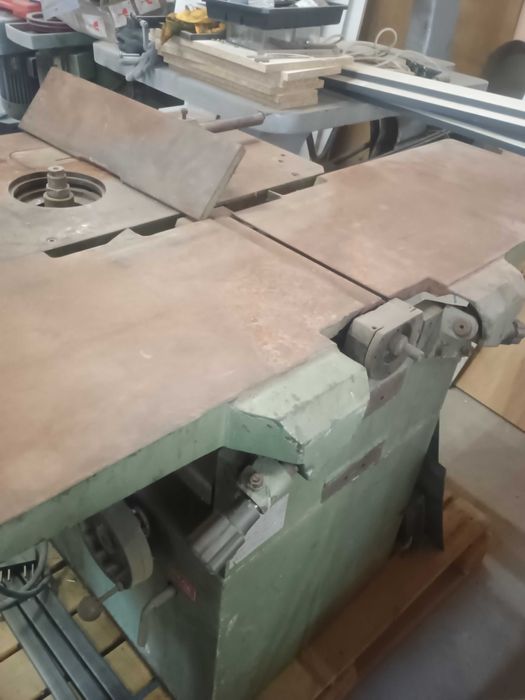 Дърводелска пет операционна машина