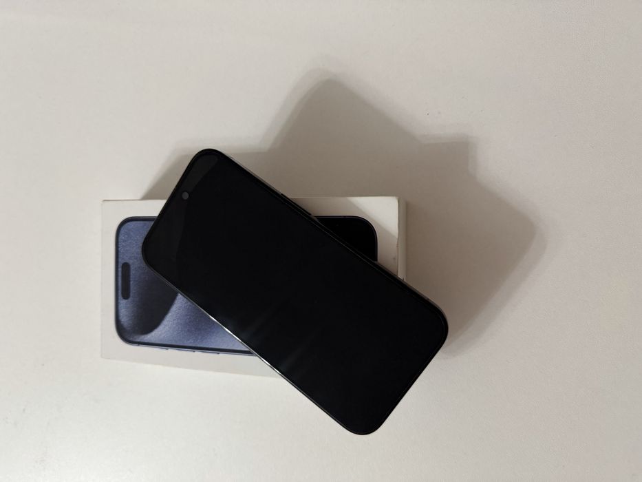 Срочно продам айфон 15 про