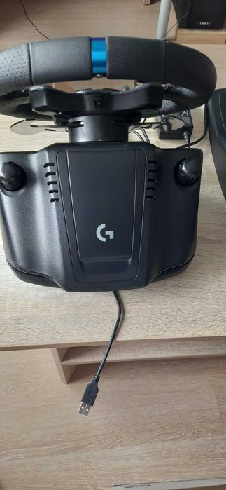 Logitech TRUE FORCE G923 RACING волан + педали за PC, PS4, PS5 на 1 година