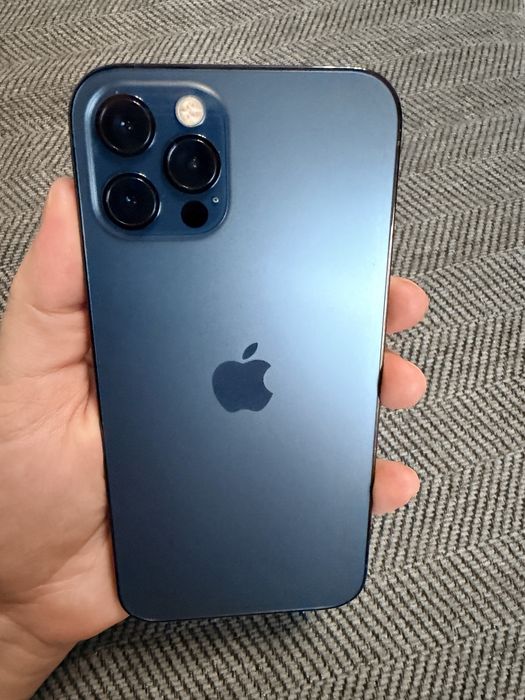 Iphone 12 pro, в комплекте с подарками