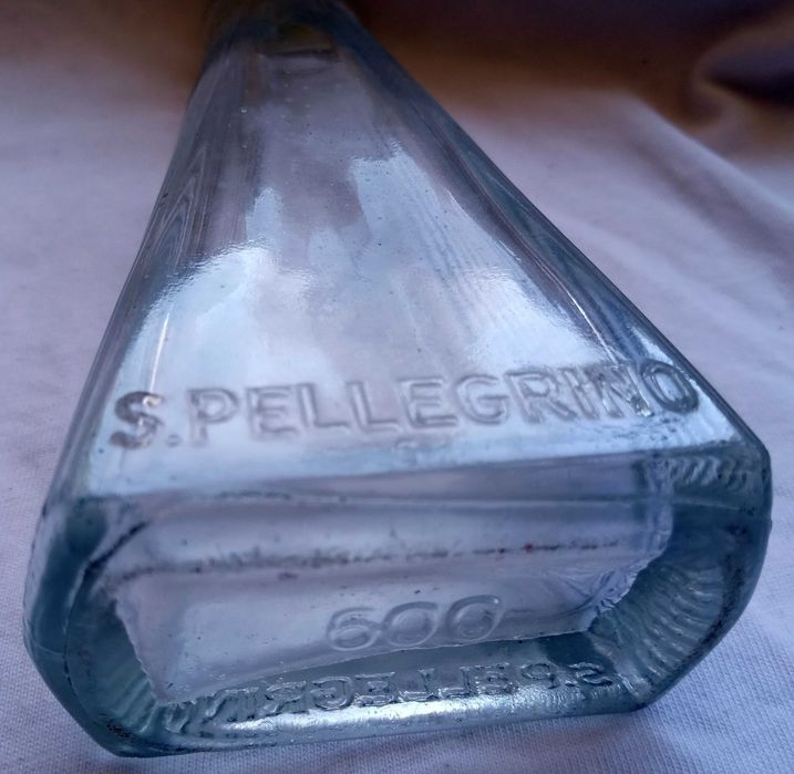 Старина бутилка S.Pelegrino