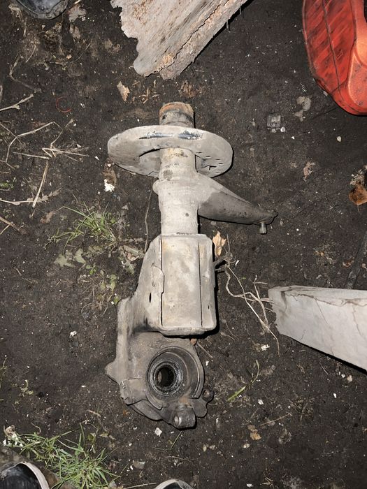 Цапфа на ауди 100 с4