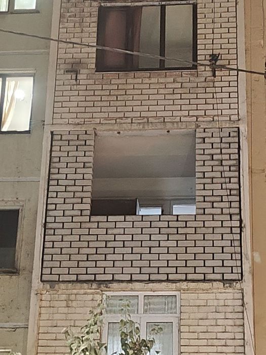 Balkonga gʻisht teramiz