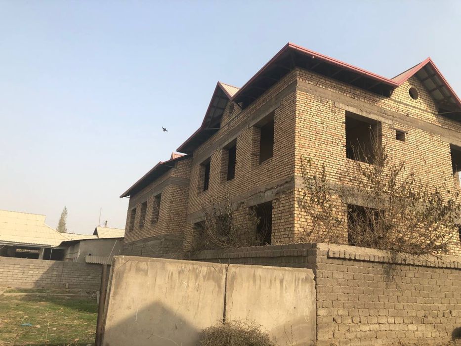 Uchastka sotiladi SROCHNA! Koropka holatda