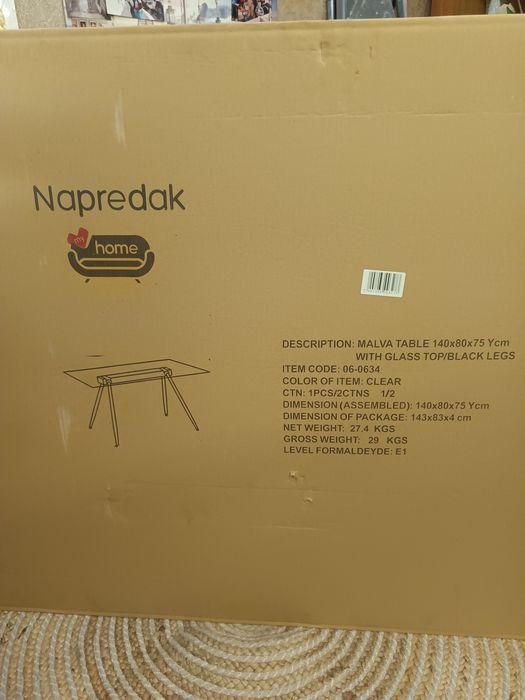 Нова маса-стъклен плот