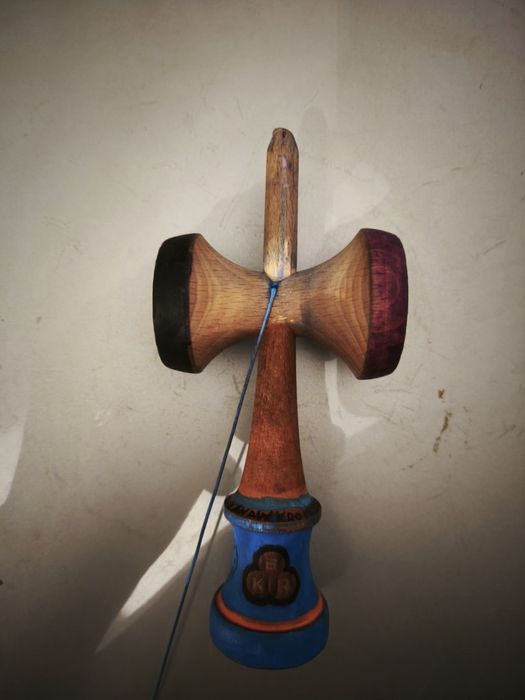 Kendama semnată grip