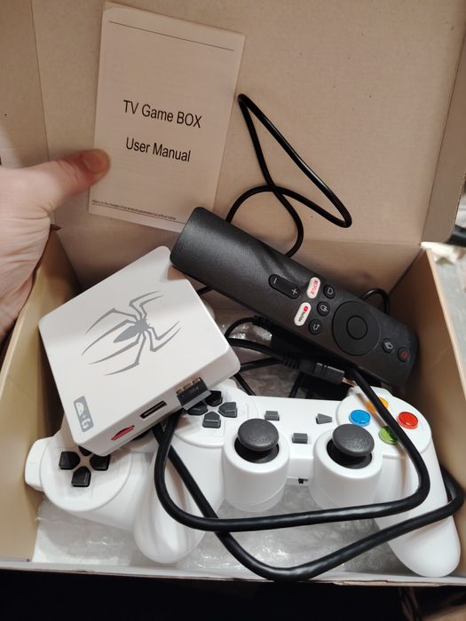 Game Box 8K Ultra HD Box Android TV + Ретро конзола с два джойстика 25