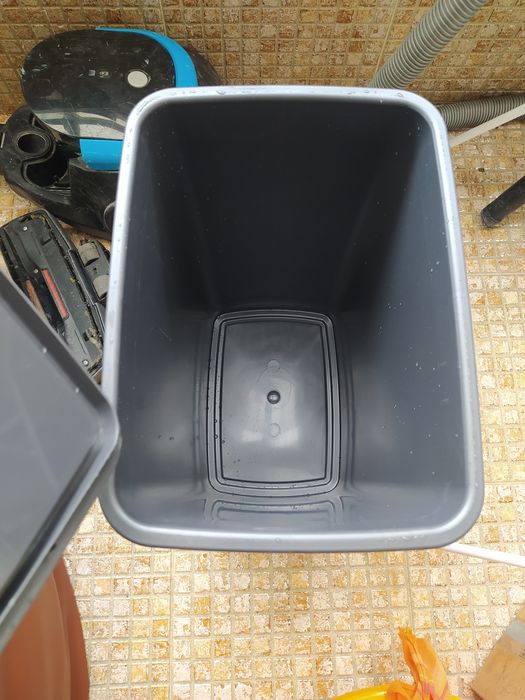 Кол за отпадъци за вграждане в шкаф