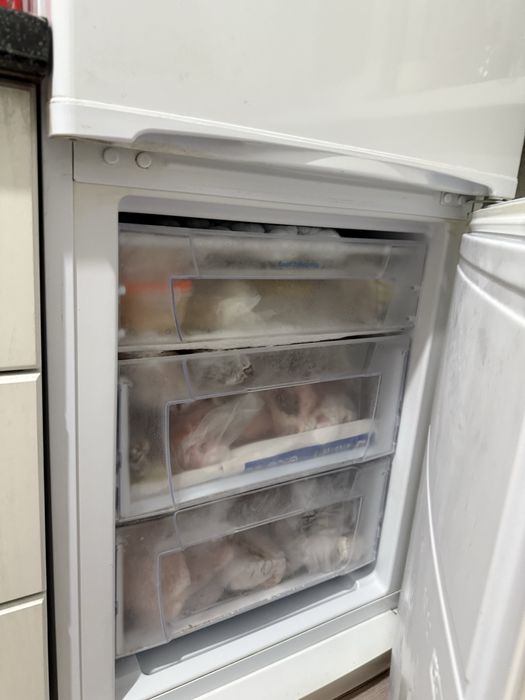 Продаю холодильник Indesit