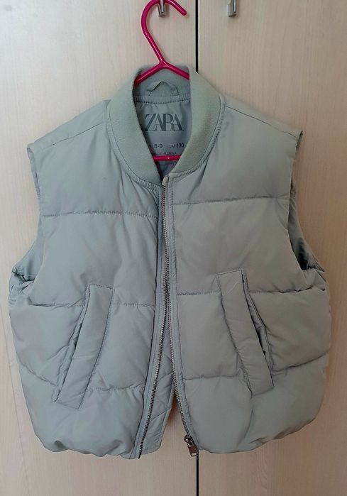 Zara тёплая жилетка.