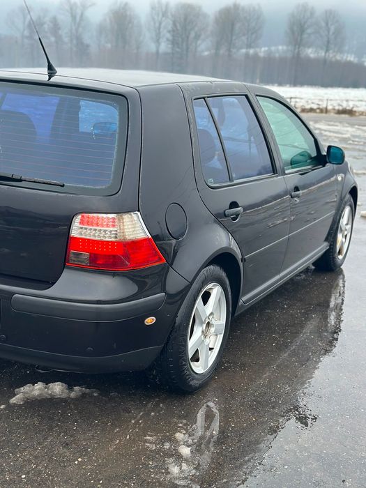 Vând Golf 4 1.4 gaz